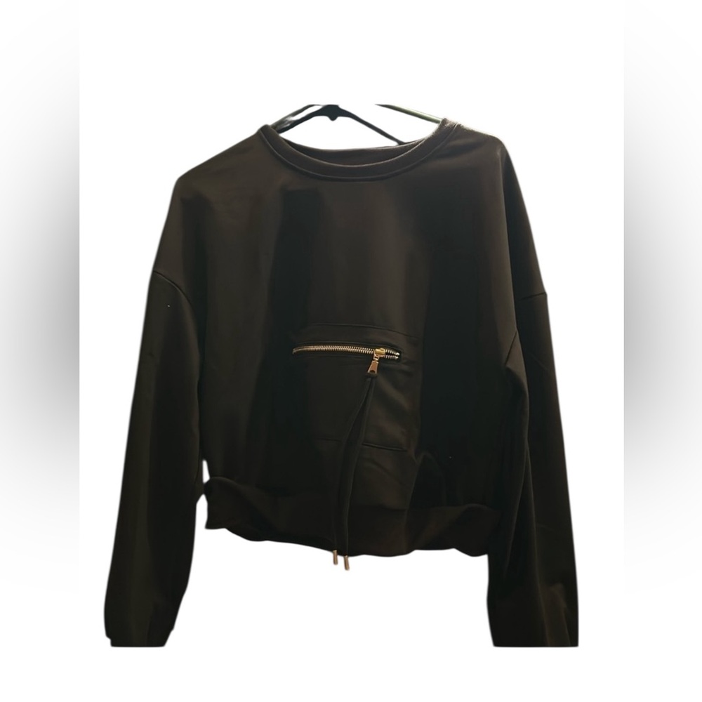 Black Sweatshirt with Front Zipper Pocket-Size Large-New With out tags-cropped